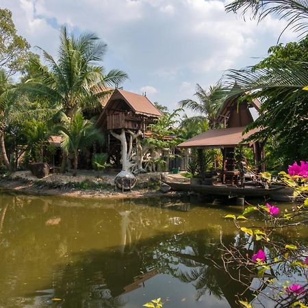 Suankaew​ Art​ Hostel​ Chonburi Ngoại thất bức ảnh