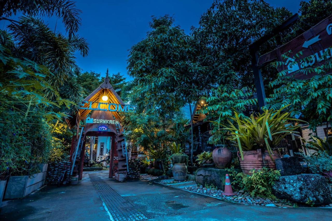 Suankaew​ Art​ Hostel​ Chonburi Ngoại thất bức ảnh