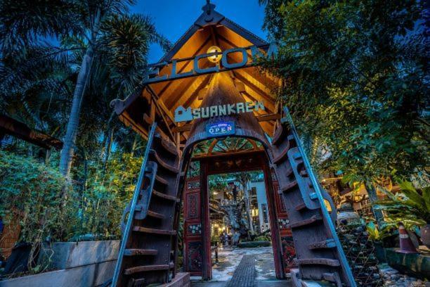 Suankaew​ Art​ Hostel​ Chonburi Ngoại thất bức ảnh