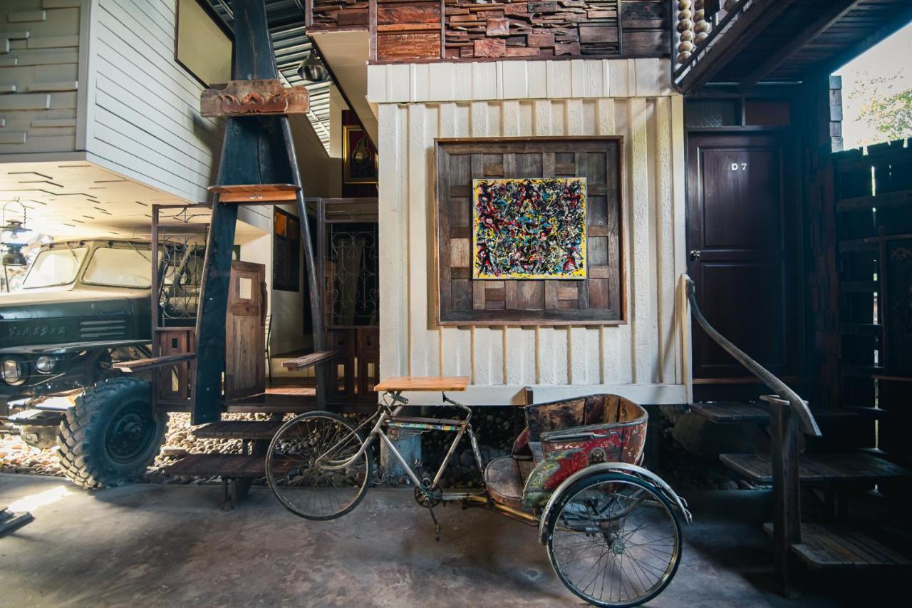 Suankaew​ Art​ Hostel​ Chonburi Ngoại thất bức ảnh