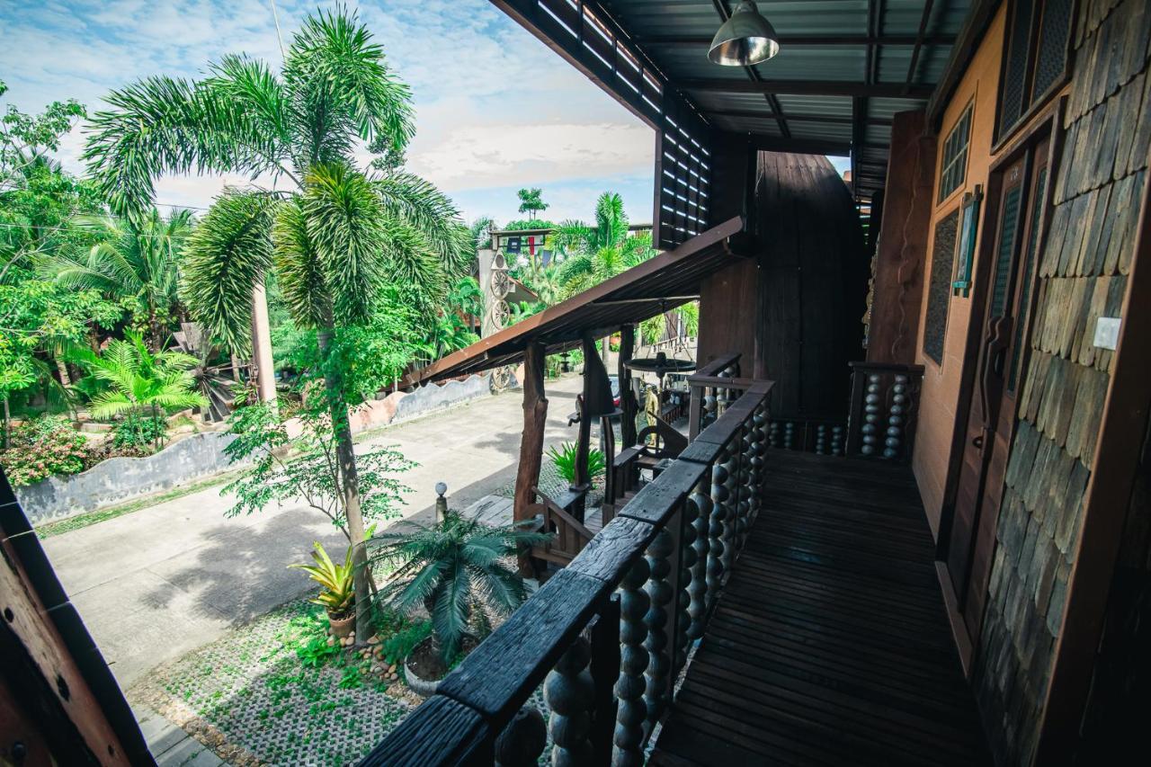 Suankaew​ Art​ Hostel​ Chonburi Ngoại thất bức ảnh
