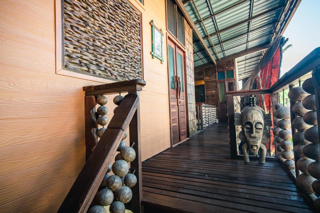 Suankaew​ Art​ Hostel​ Chonburi Ngoại thất bức ảnh