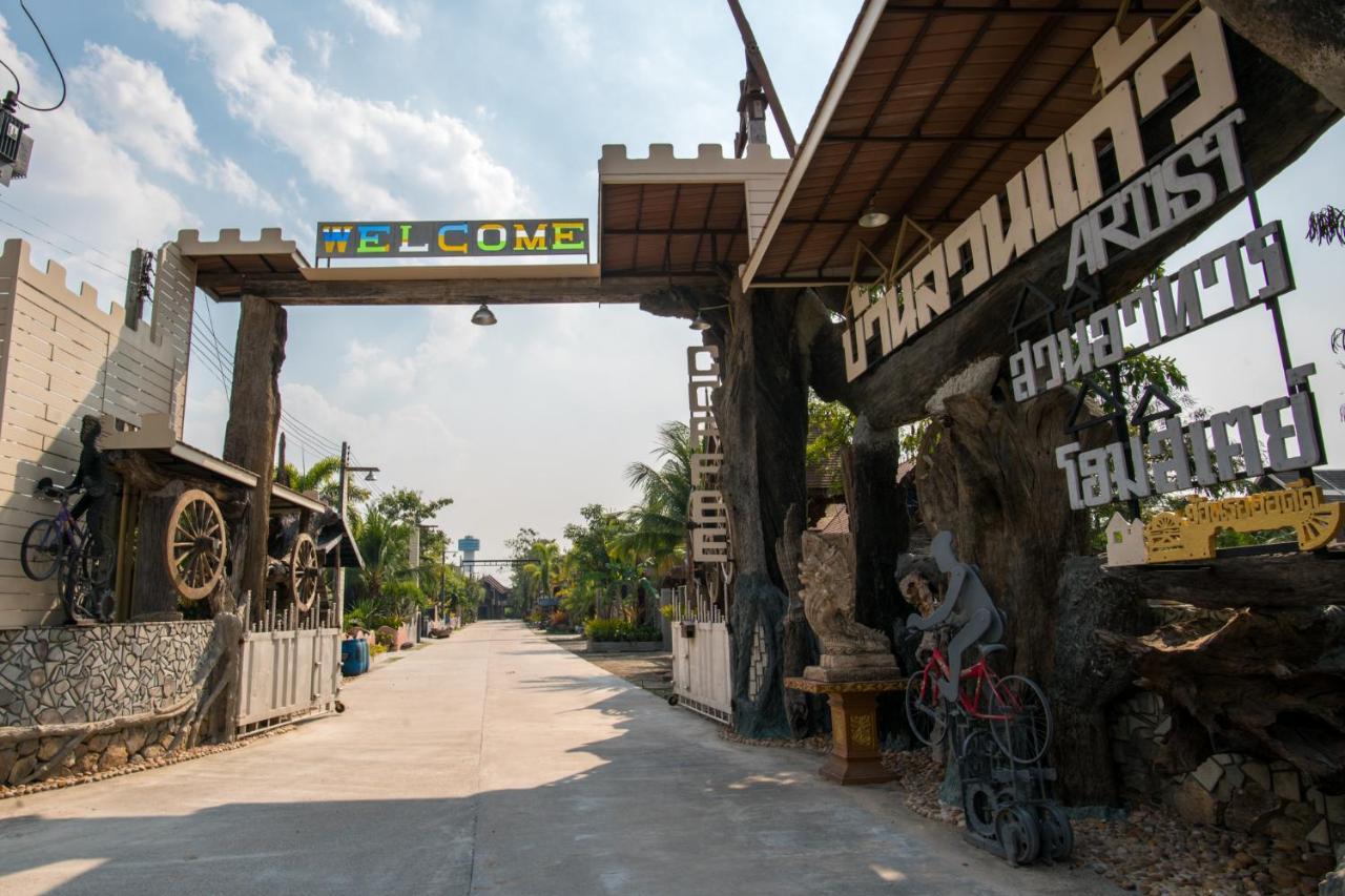 Suankaew​ Art​ Hostel​ Chonburi Ngoại thất bức ảnh
