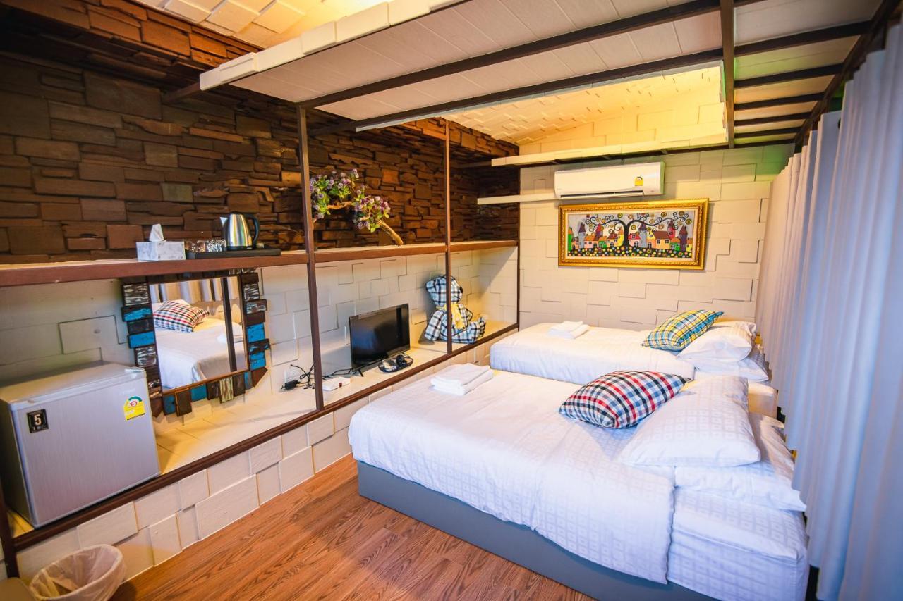 Suankaew​ Art​ Hostel​ Chonburi Ngoại thất bức ảnh