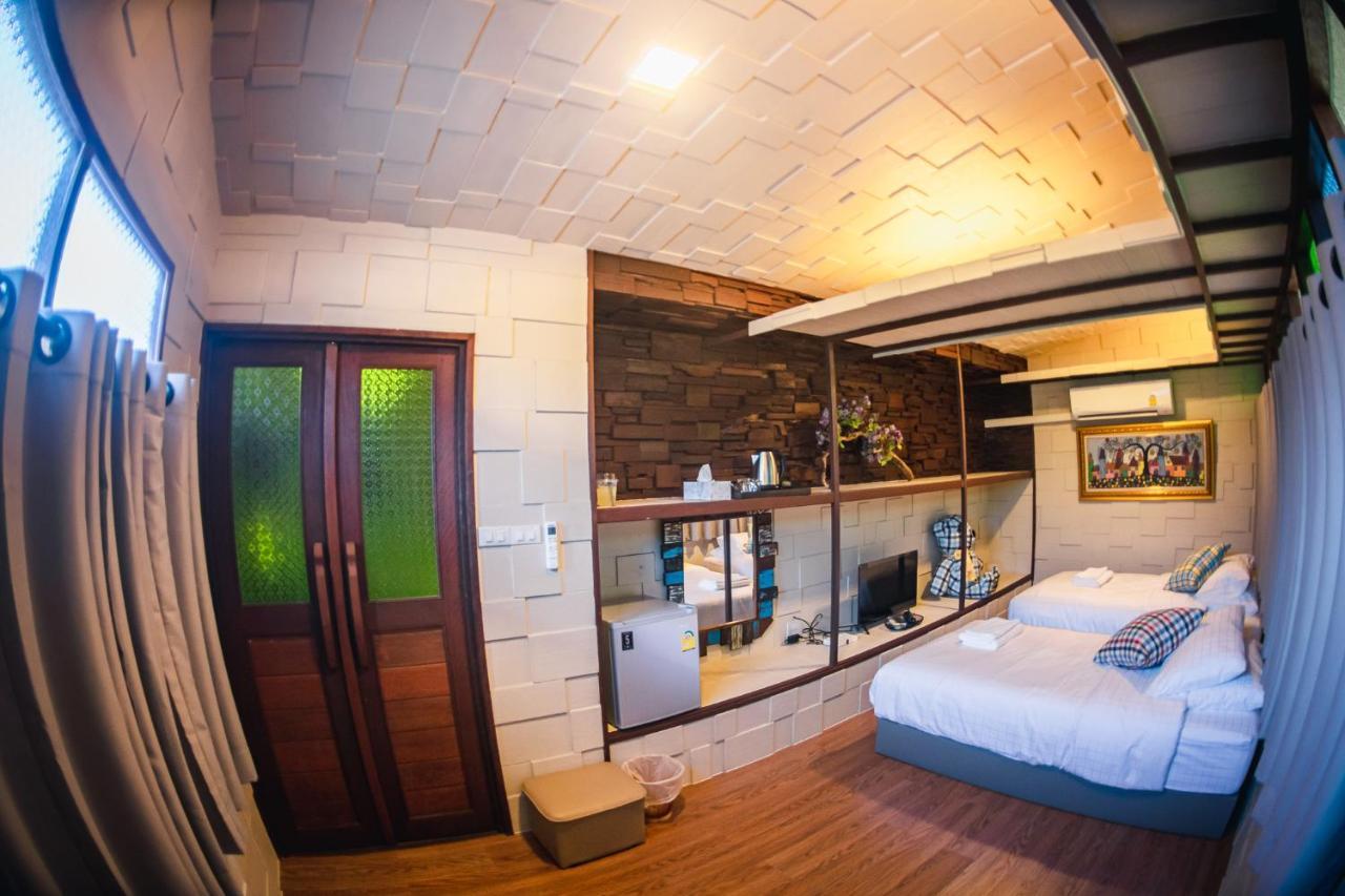 Suankaew​ Art​ Hostel​ Chonburi Ngoại thất bức ảnh