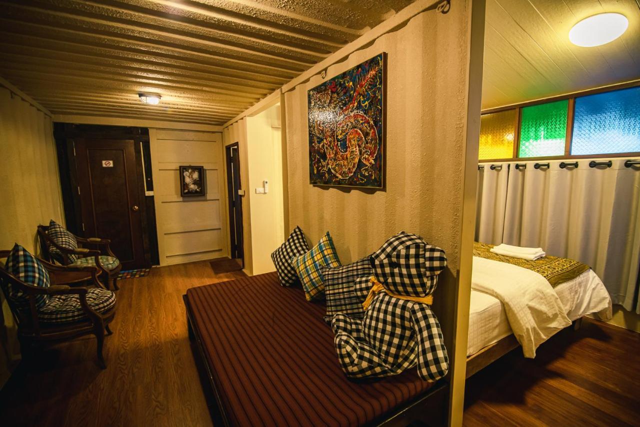 Suankaew​ Art​ Hostel​ Chonburi Ngoại thất bức ảnh