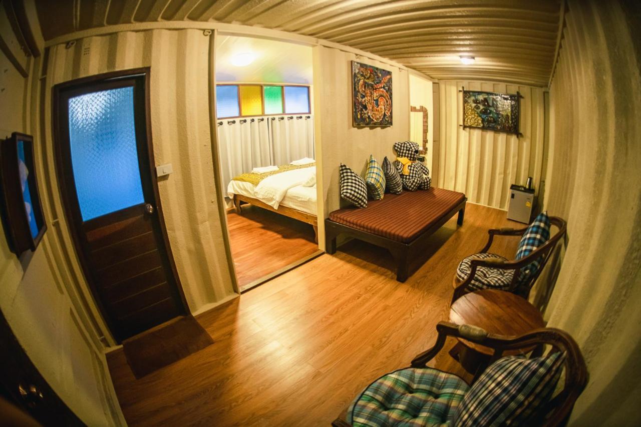 Suankaew​ Art​ Hostel​ Chonburi Ngoại thất bức ảnh