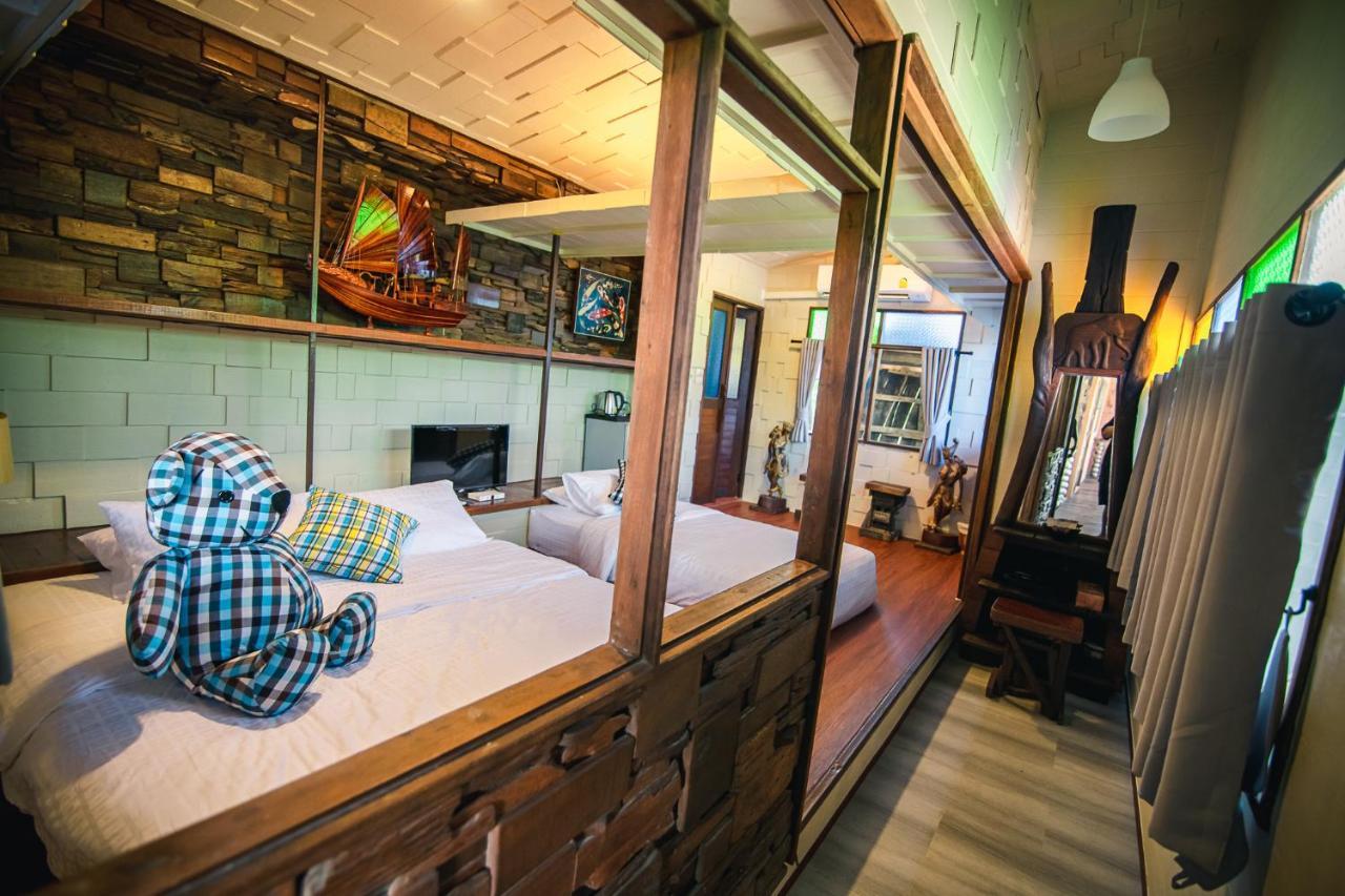 Suankaew​ Art​ Hostel​ Chonburi Ngoại thất bức ảnh