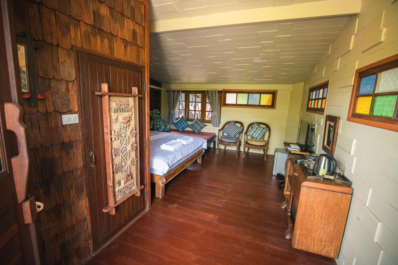 Suankaew​ Art​ Hostel​ Chonburi Ngoại thất bức ảnh