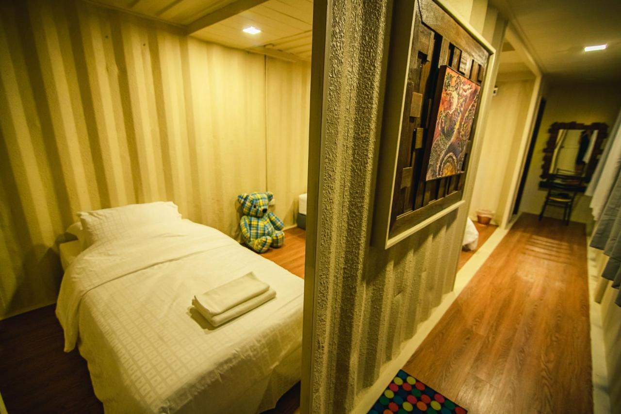 Suankaew​ Art​ Hostel​ Chonburi Ngoại thất bức ảnh