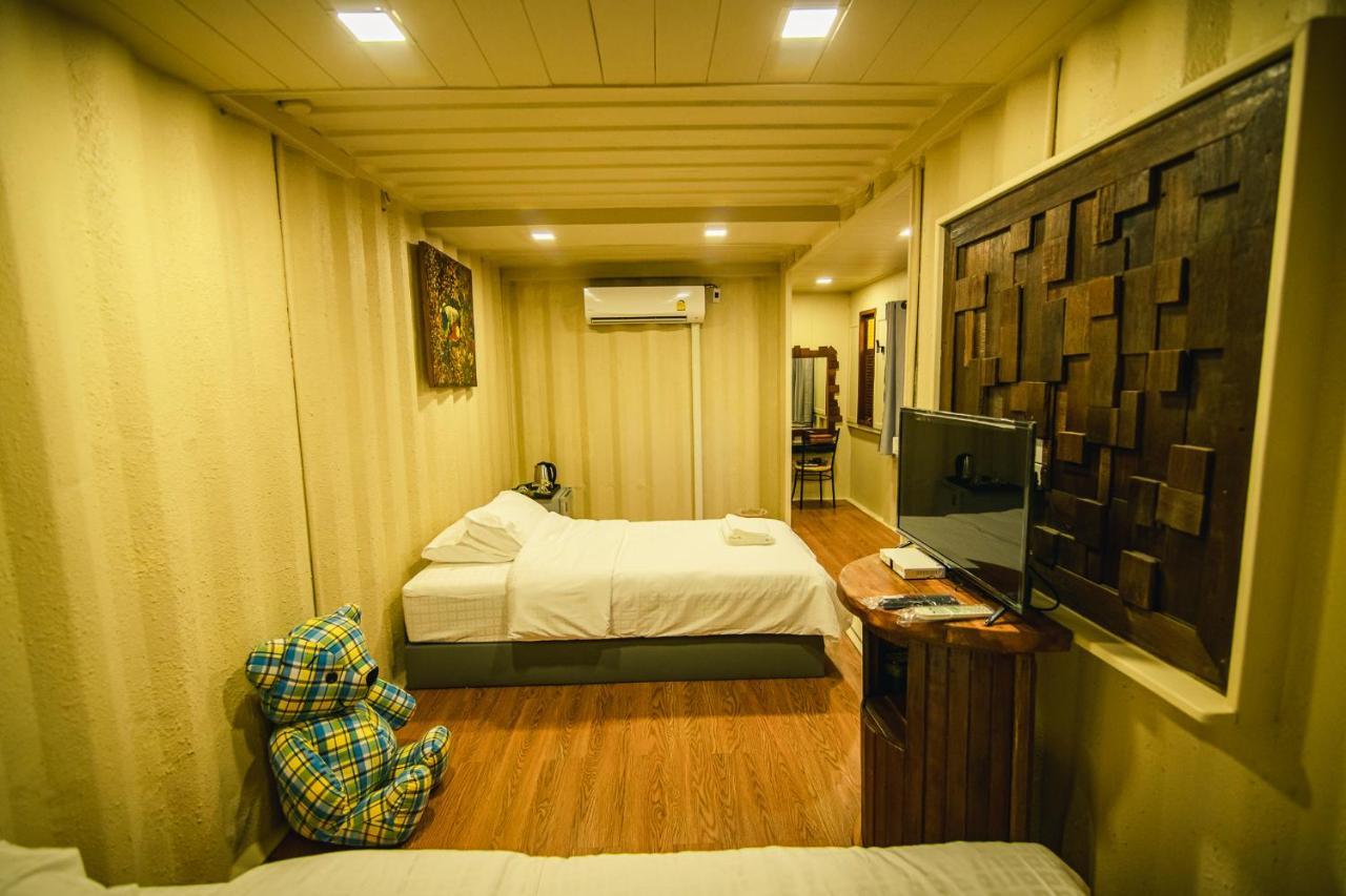Suankaew​ Art​ Hostel​ Chonburi Ngoại thất bức ảnh