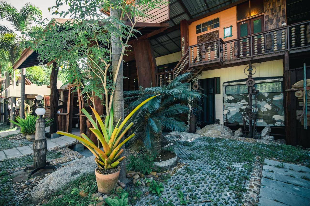 Suankaew​ Art​ Hostel​ Chonburi Ngoại thất bức ảnh